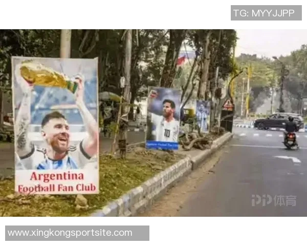 梅西孟买活动获赠印度风格画像与安东内拉共庆浪漫时刻